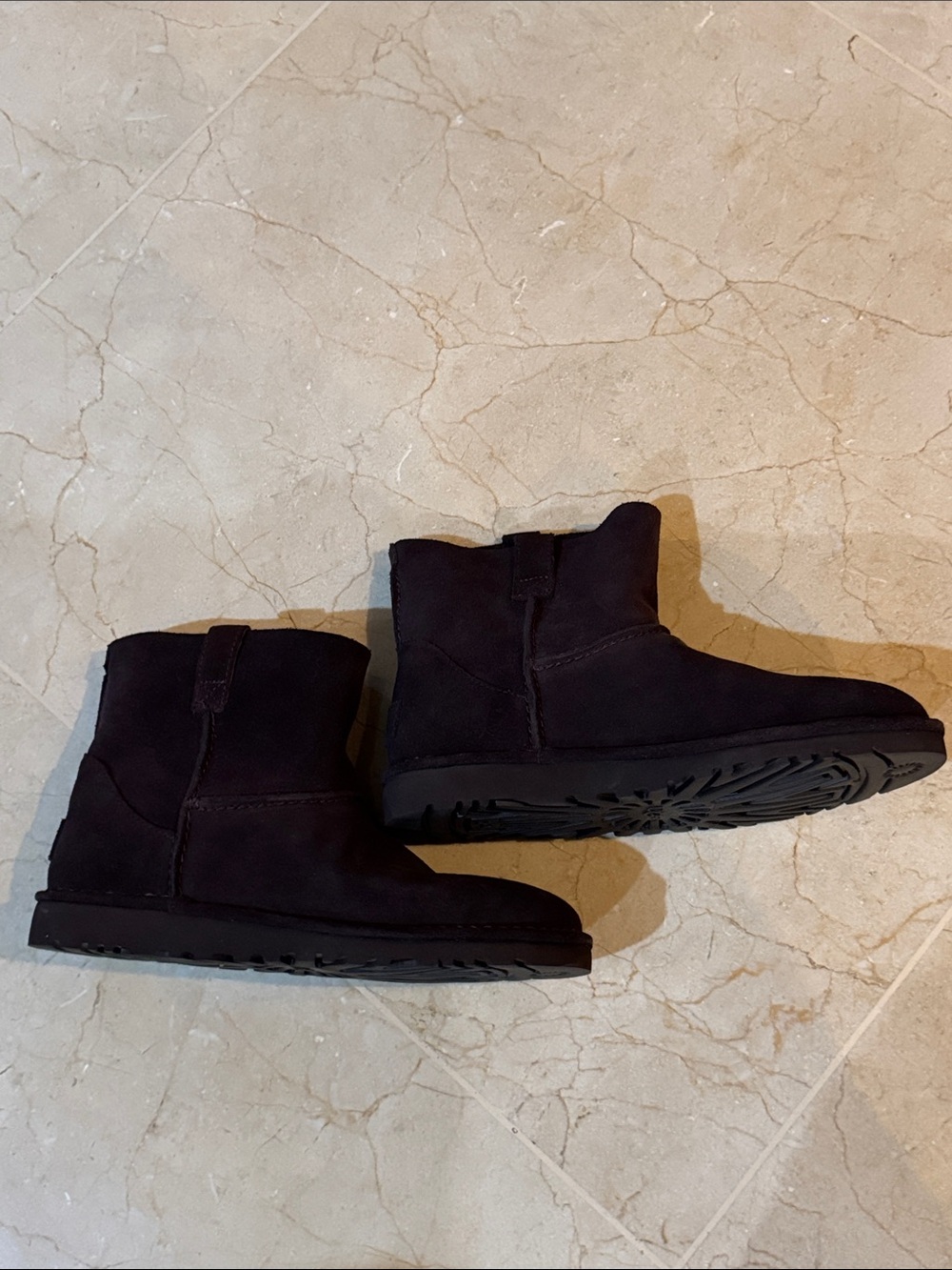 NWOB ugg classic mini inline low boot size 8